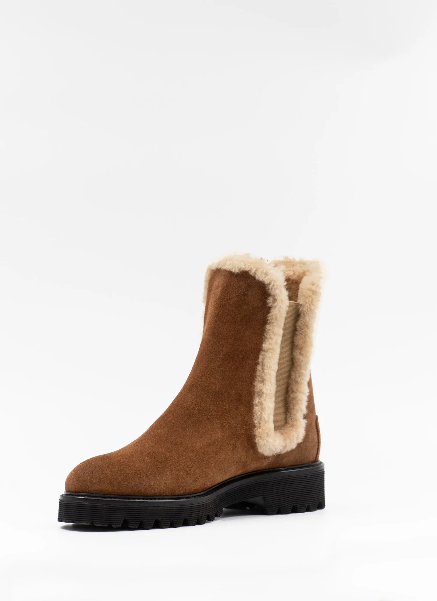 Shearling-lined Chelsea boots in cognac suede
